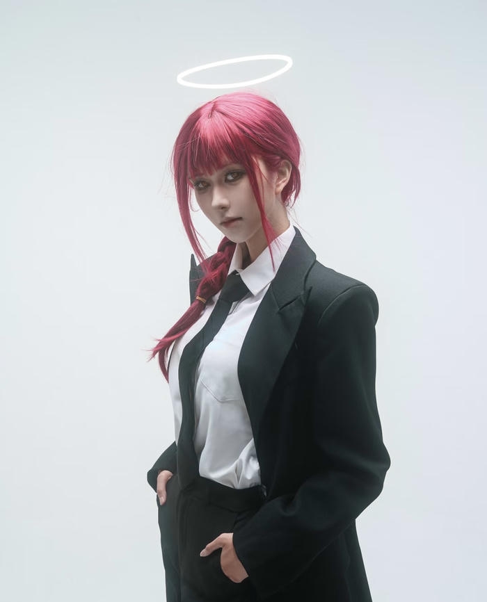 Bức ảnh makima cosplay thể hiện sự kiểm soát mạnh