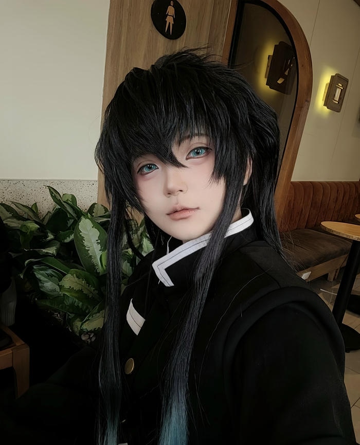 Bức ảnh muichiro cosplay cho thấy chiều sâu nội tâm khó đoán