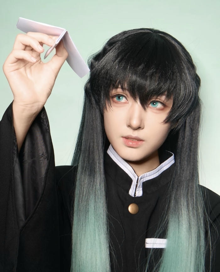 Bức ảnh muichiro cosplay cho thấy nội tâm trầm lắng kéo dài