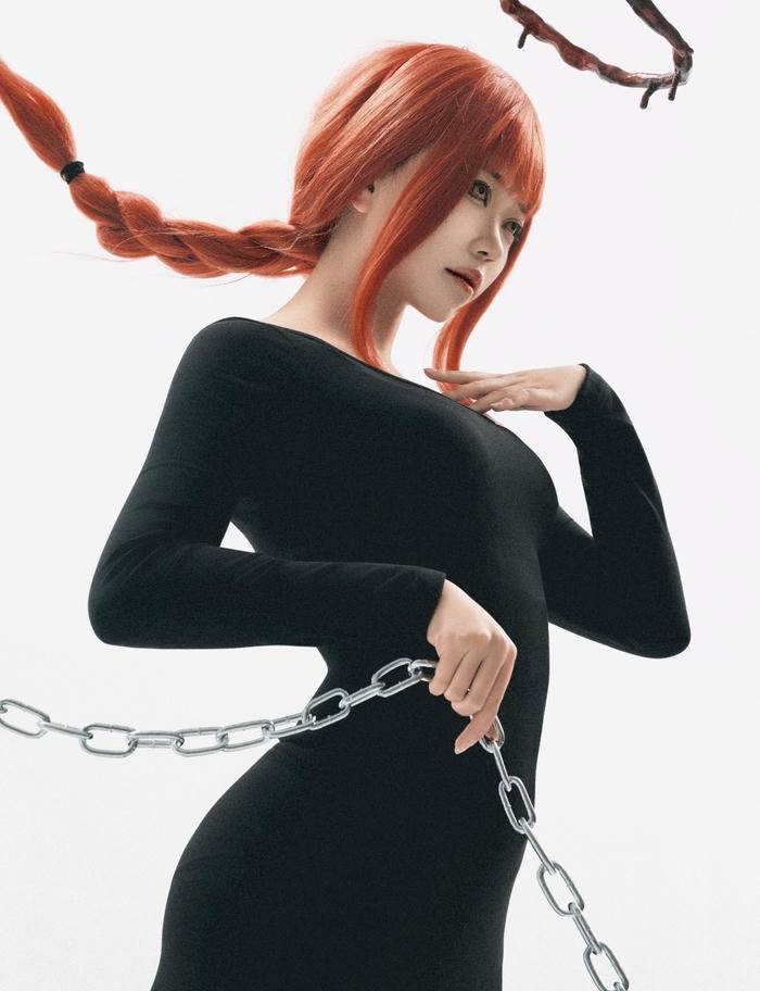 Bức hình makima cosplay gợi quyền uy