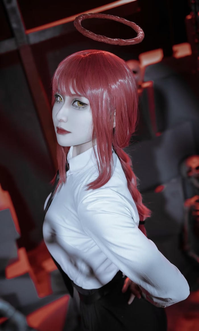 Bức hình makima cosplay gợi sức ép vô hình