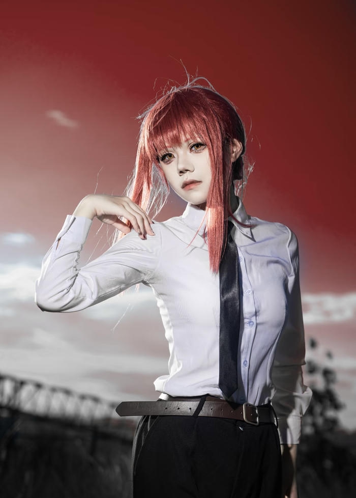 Bức hình makima cosplay thể hiện quyền lực tiềm ẩn