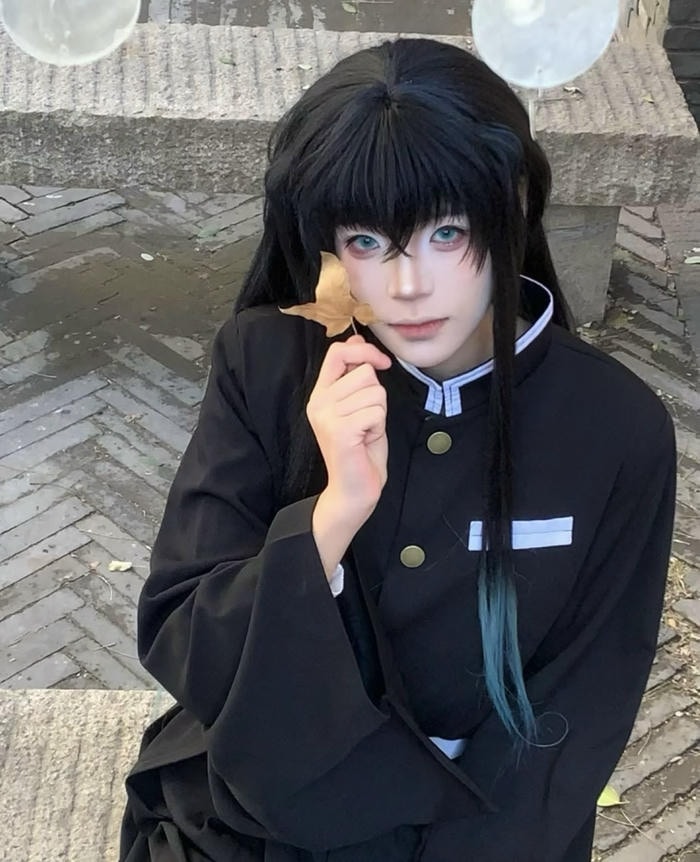 Bức hình muichiro cosplay gợi hình ảnh lặng im