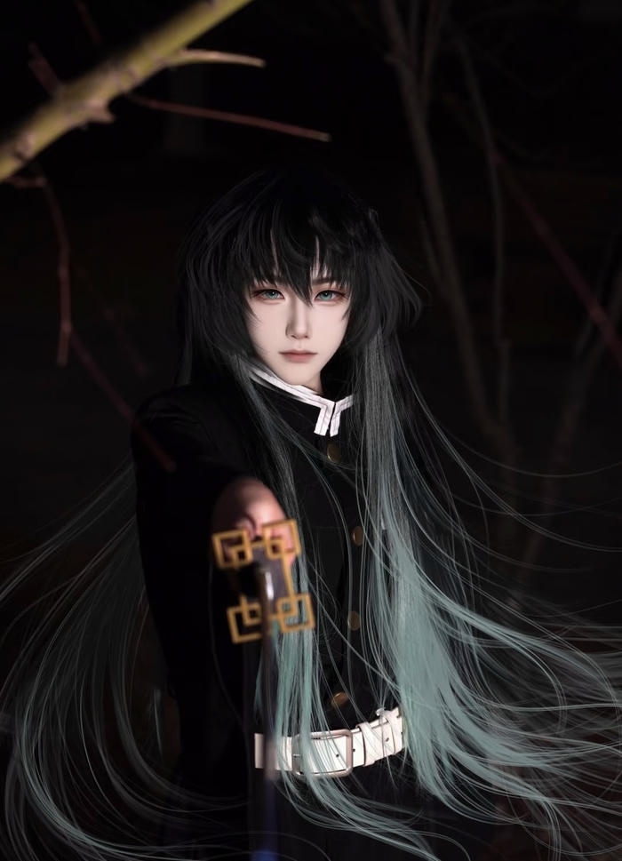 Bức hình muichiro cosplay gợi hình ảnh lạnh nhạt khó gần