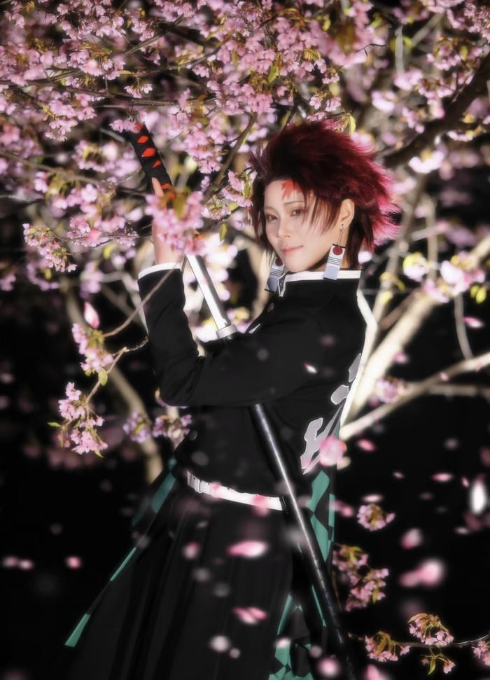 Bức hình tanjiro cosplay thể hiện tinh thần không bỏ cuộc