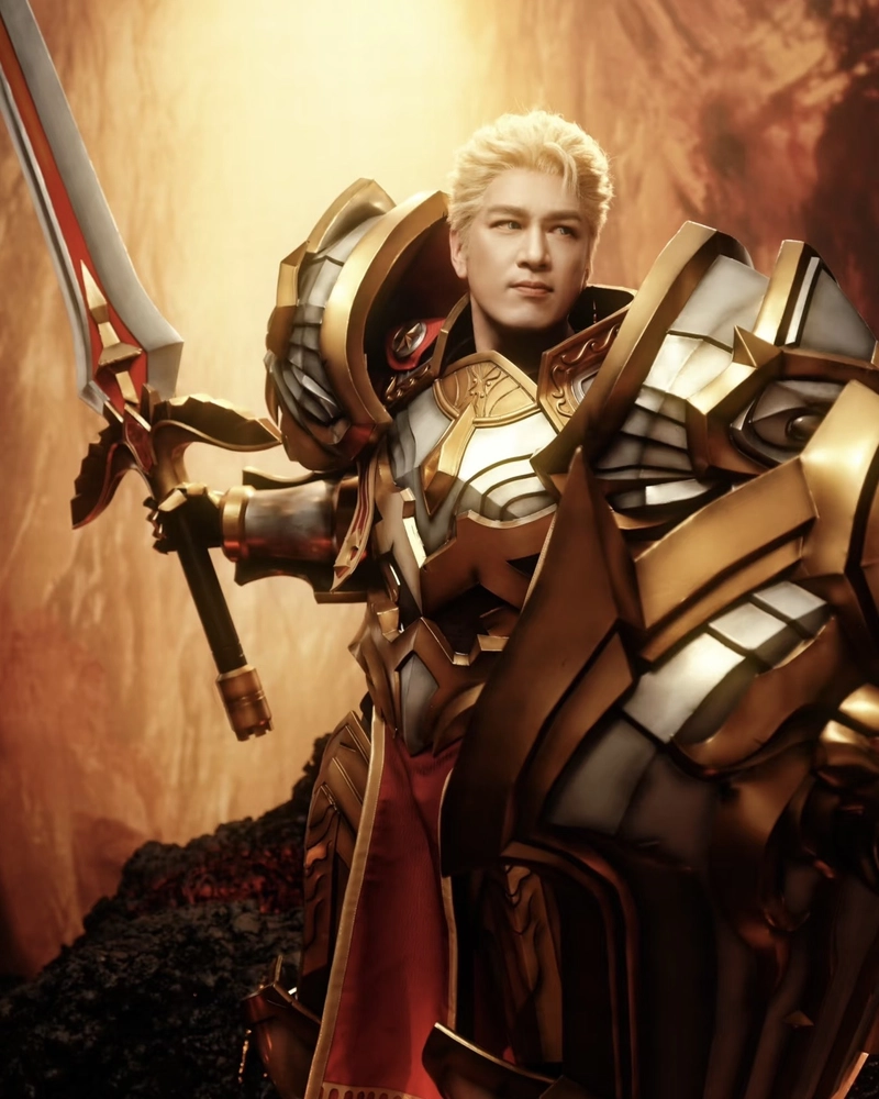 Cosplay Liên Quân nam tạo hình dũng mãnh phong cách chiến đấu
