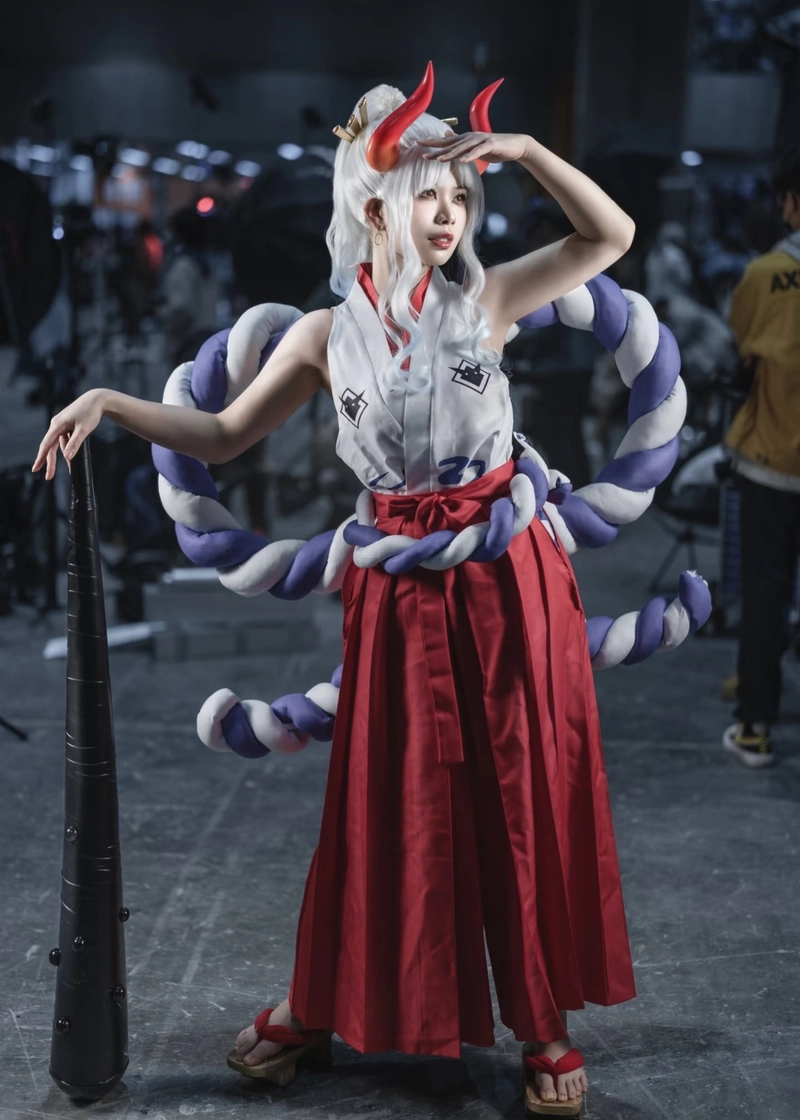 Cosplay Yamato với mái tóc bạch kim đầy mê hoặc