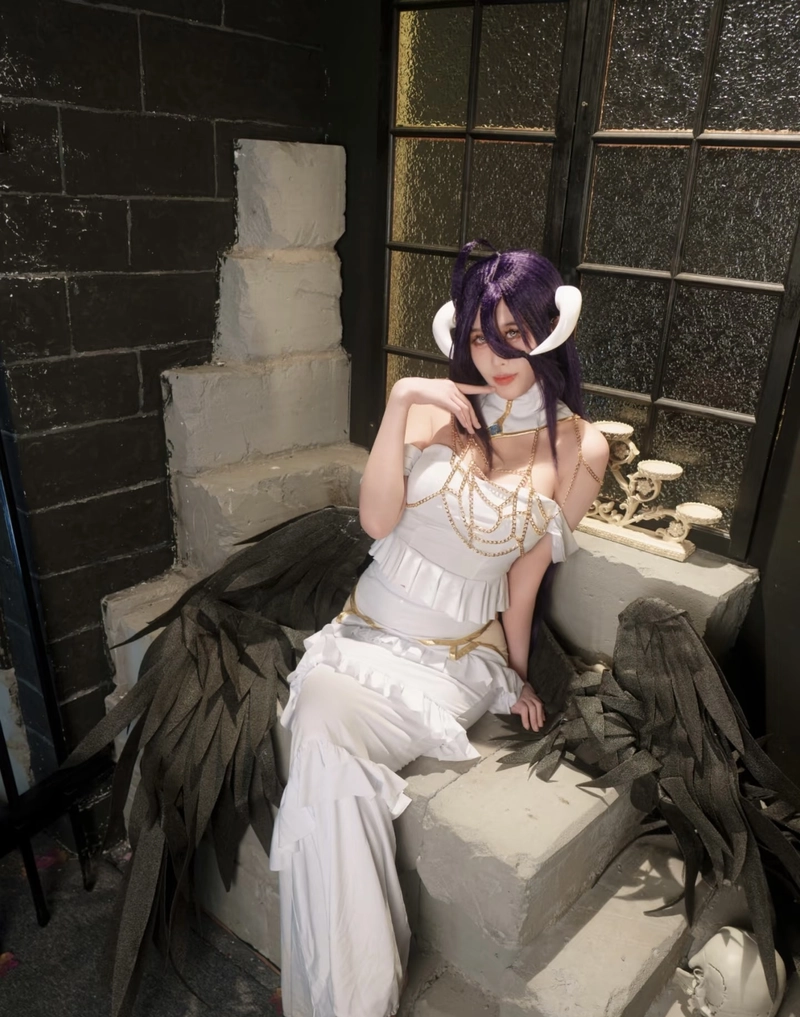 Cosplay albedo phong cách nhân vật nữ quyến rũ