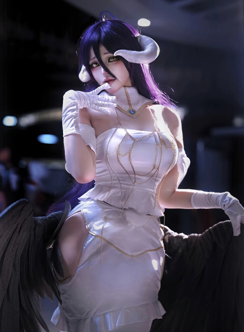 Cosplay albedo tạo hình nhân vật chuẩn anime