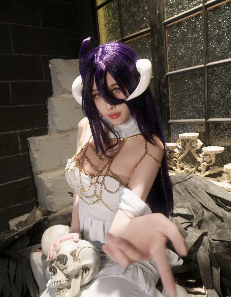 Cosplay albedo tạo hình tinh tế và sắc sảo