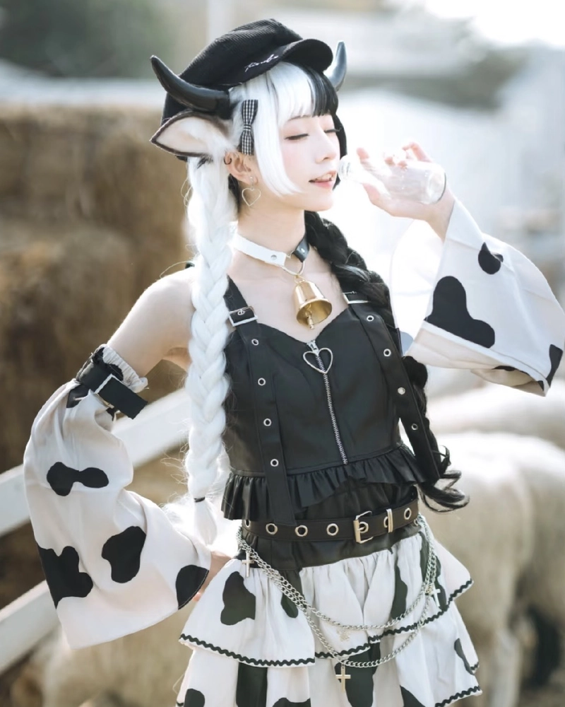 Cosplay bò sữa dễ thương phong cách đáng yêu đầy cuốn hút