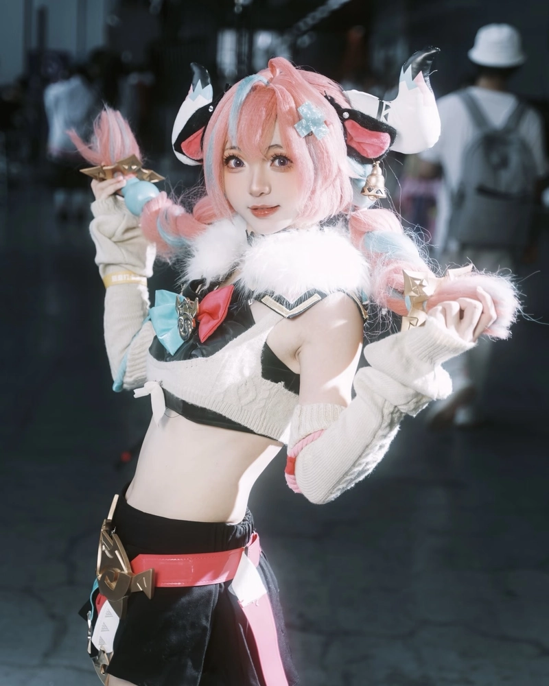Cosplay bò sữa nữ nét đẹp tinh nghịch cuốn hút ánh nhìn