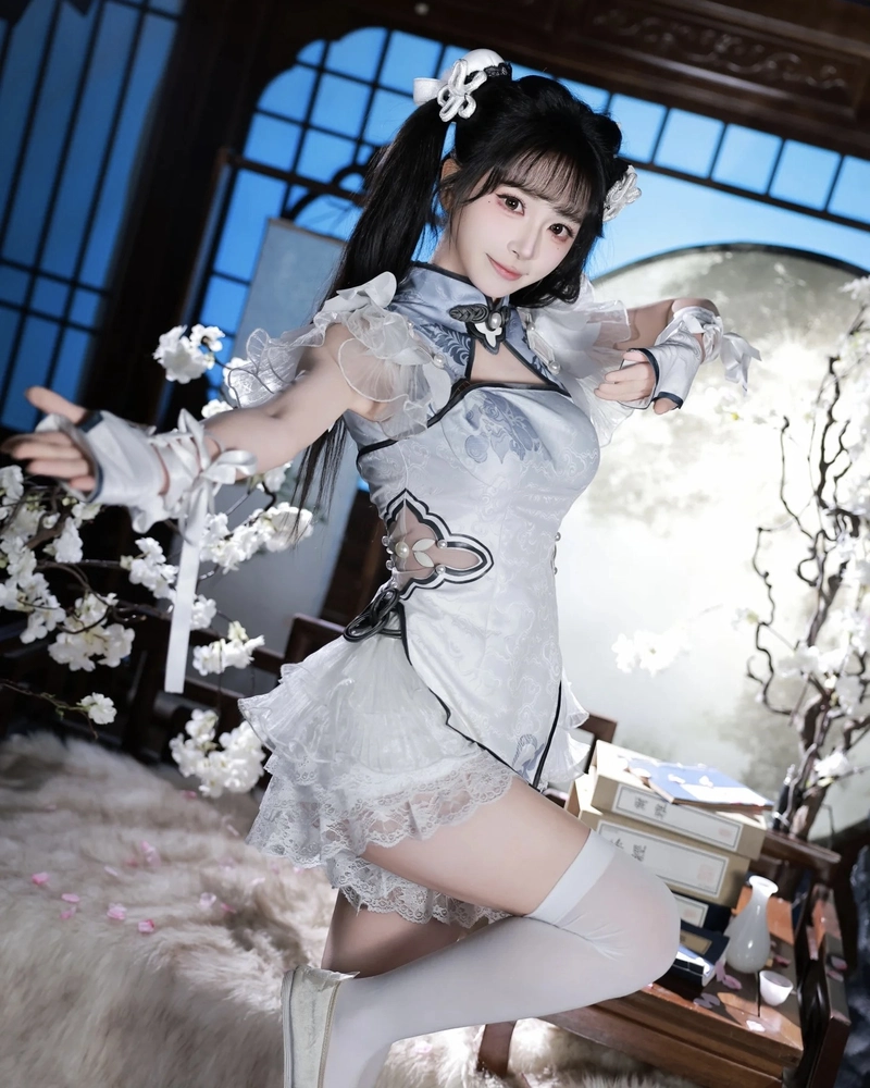 Cosplay cổ trang nữ dịu dàng với ánh nhìn sâu cuốn hút