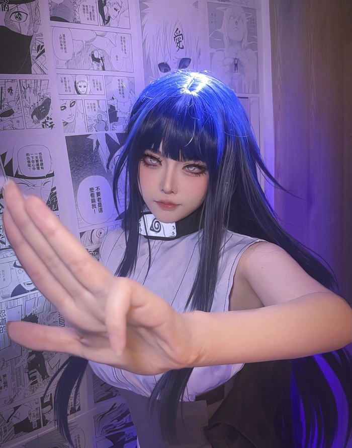 Cosplay hinata đứng thẳng tạo dáng cơ bản