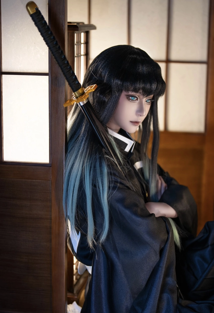 Cosplay kimetsu no yaiba tạo dáng đơn giản dễ nhìn