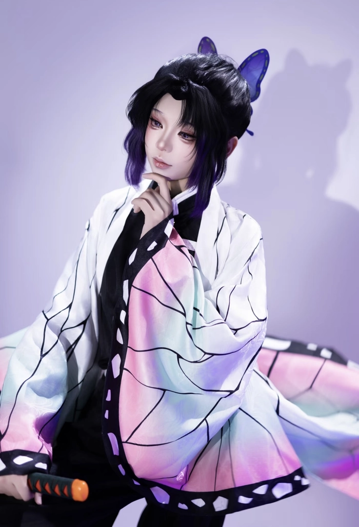Cosplay kimetsu no yaiba tạo dáng không cầu kỳ