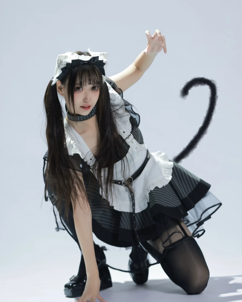 Cosplay mèo nữ xinh xắn với ánh mắt long lanh