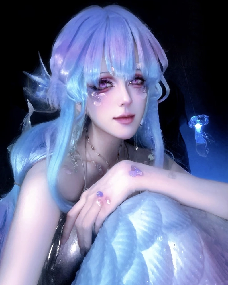 Cosplay nàng tiên cá nữ biểu cảm dịu dàng đầy cuốn hút