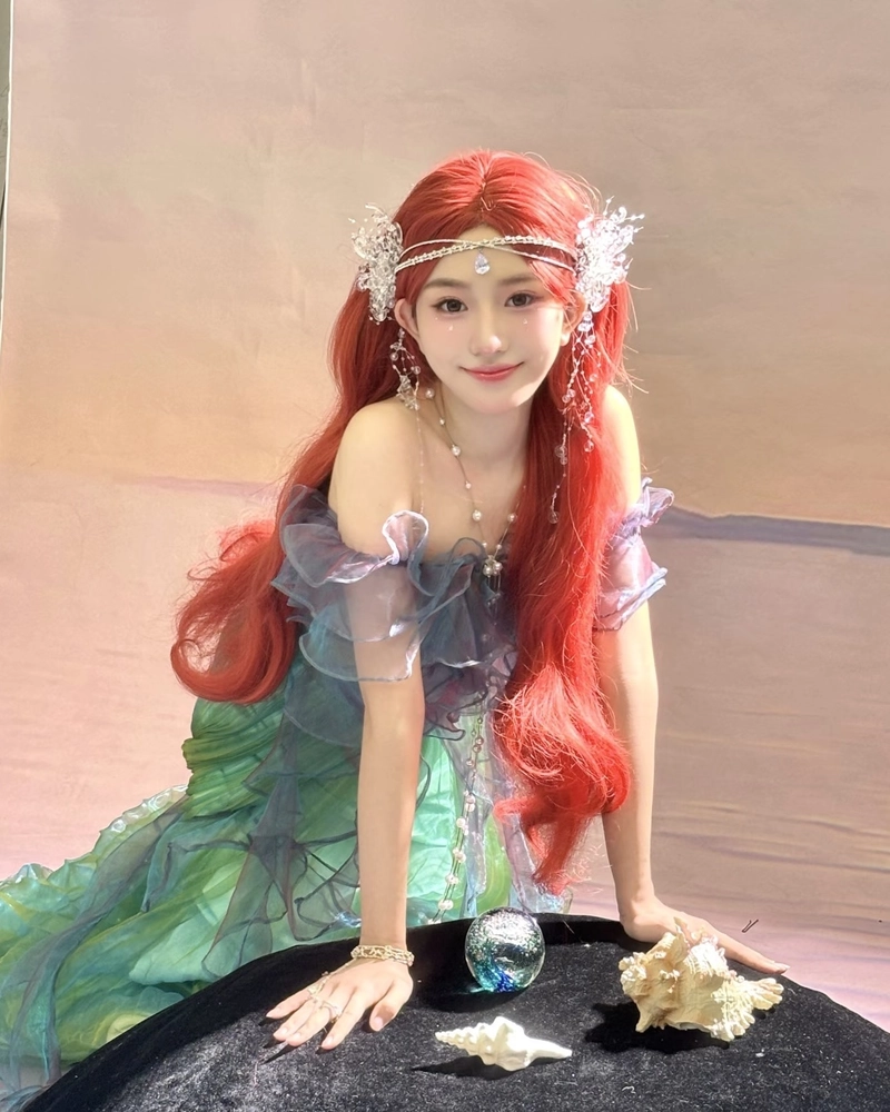 Cosplay nàng tiên cá nữ xinh xắn thần thái mơ màng