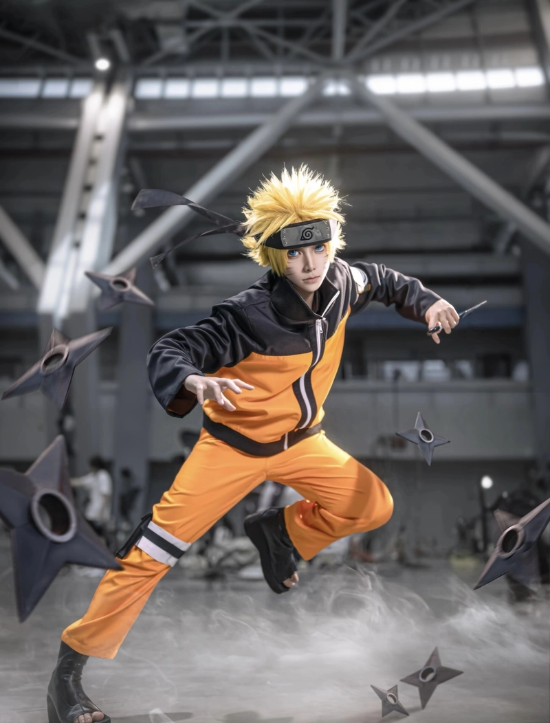 Cosplay naruto tạo dáng nhẹ không cầu kỳ