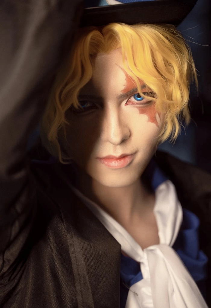 Cosplay one piece tạo dáng đơn giản phong cách hải tặc