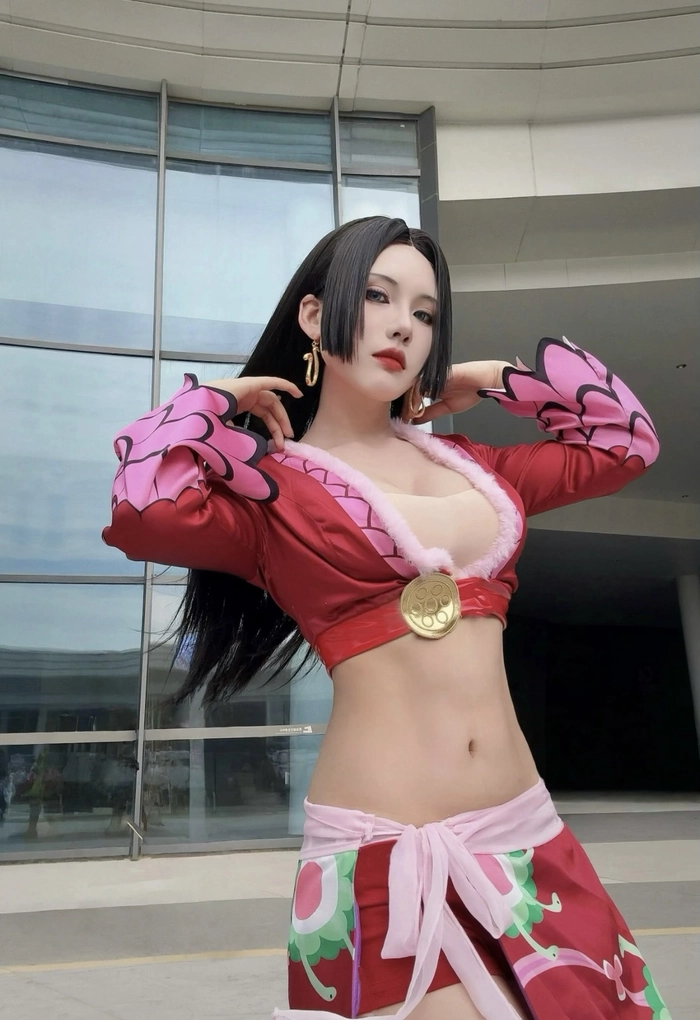 Cosplay one piece với biểu cảm bình thường