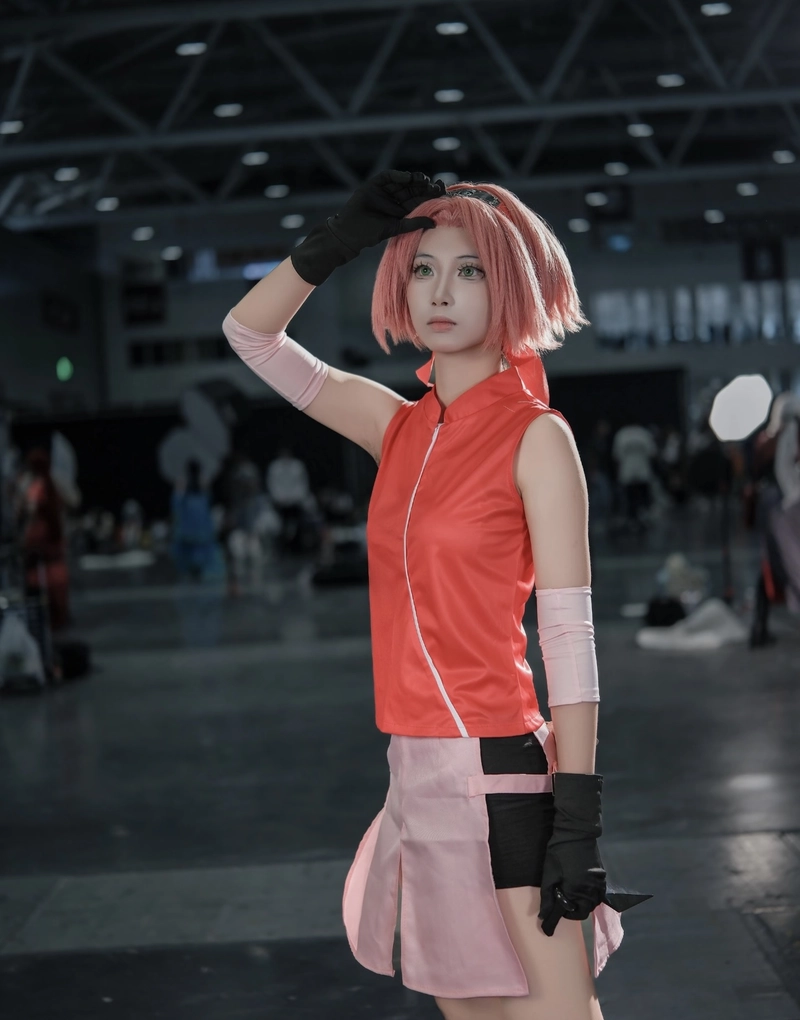 Cosplay sakura tạo dáng đứng cơ bản