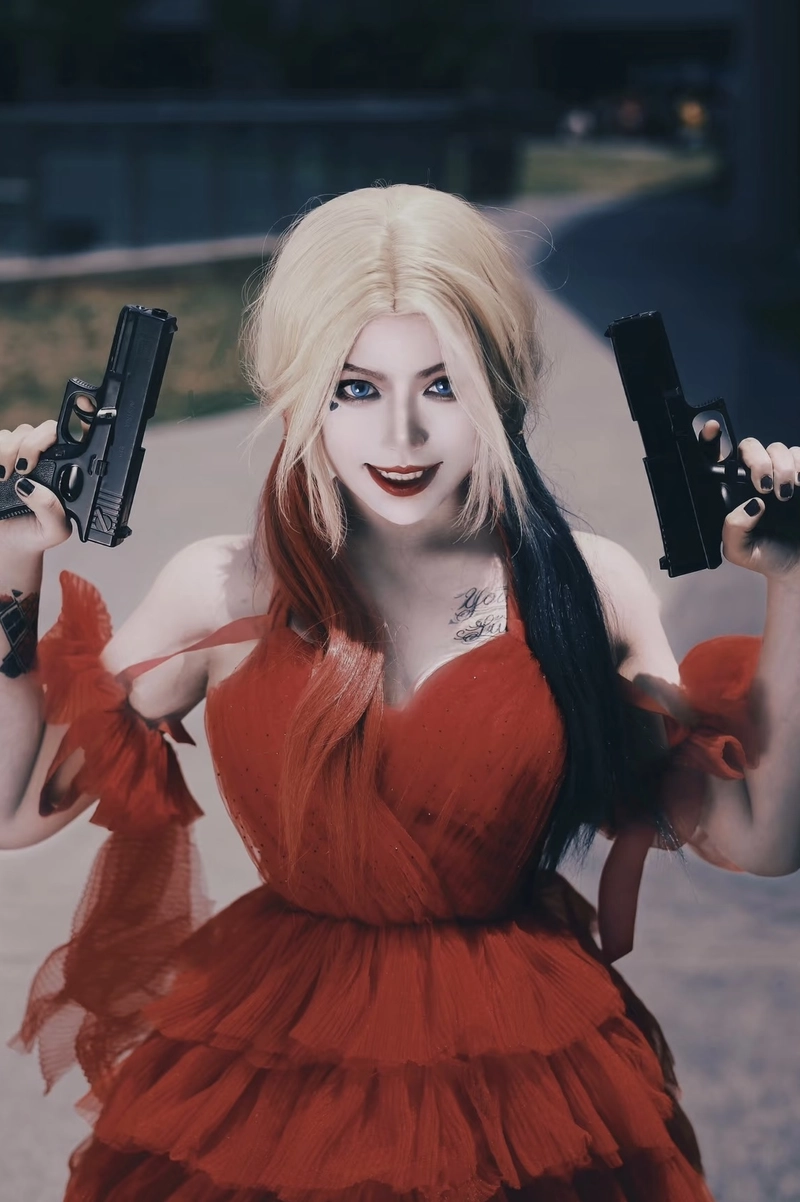 Harley Quinn cosplay mang vẻ đẹp nổi bật cá tính