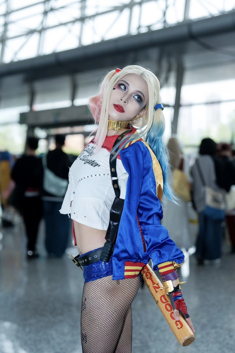 Harley Quinn cosplay phong cách cá tính mạnh mẽ