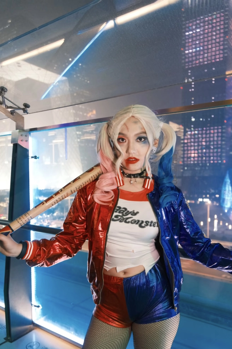 Harley Quinn cosplay phong cách nghệ thuật độc đáo