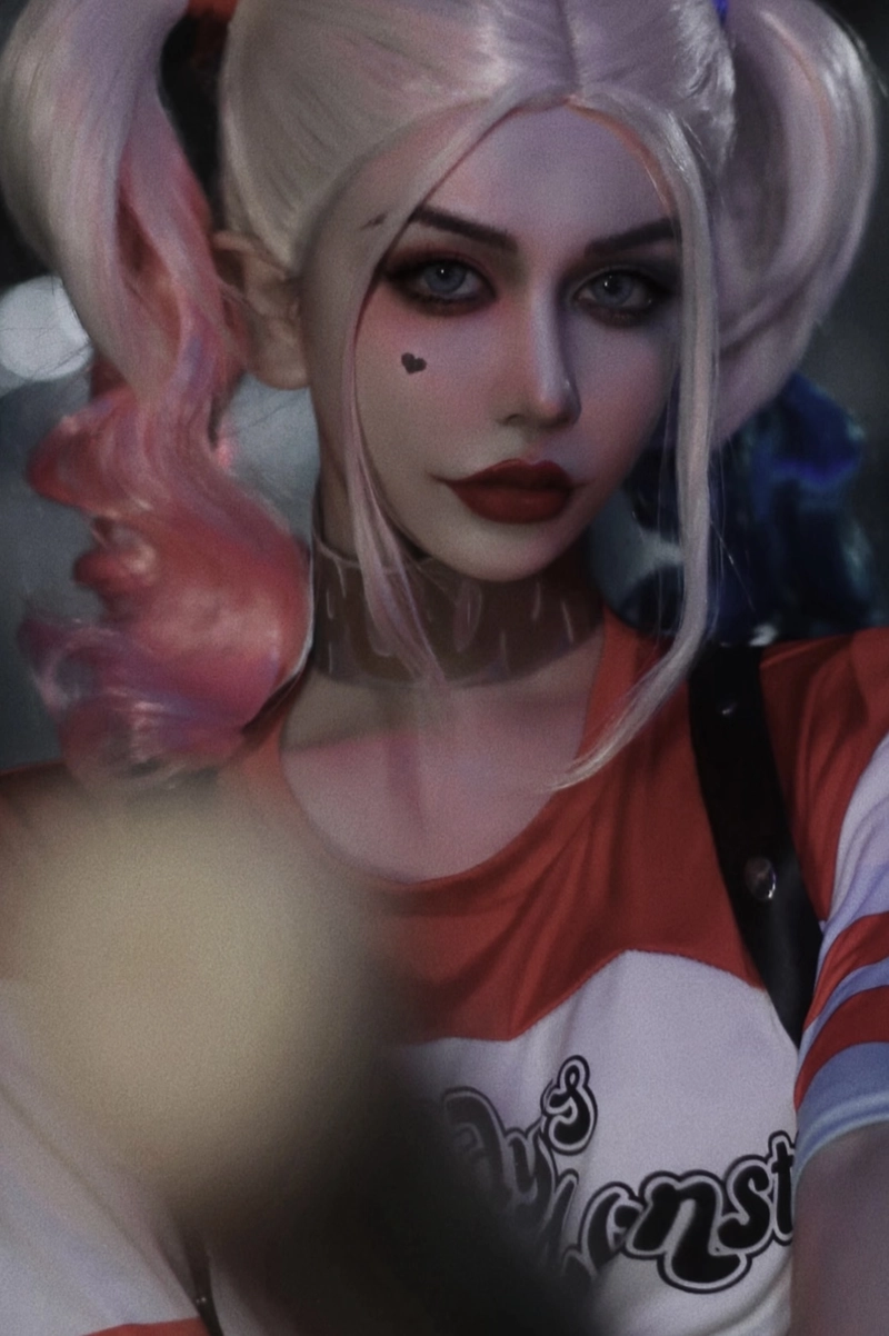 Harley Quinn cosplay với phong cách độc đáo cá tính