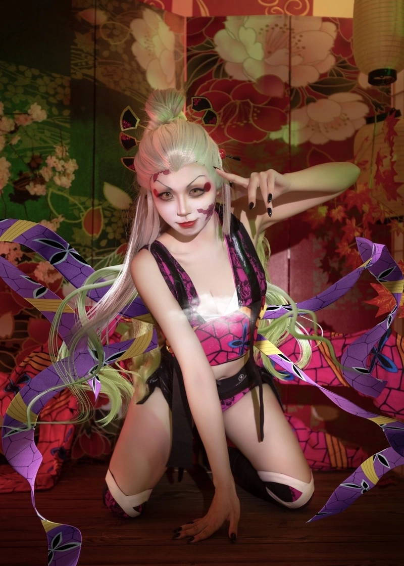 Hình Daki cosplay mang vẻ nữ tính pha chút nguy hiểm