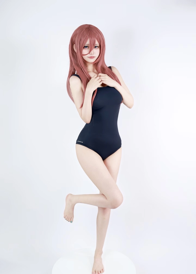 Hình Miku Nakano cosplay khoe gương mặt nhỏ nhắn đáng yêu