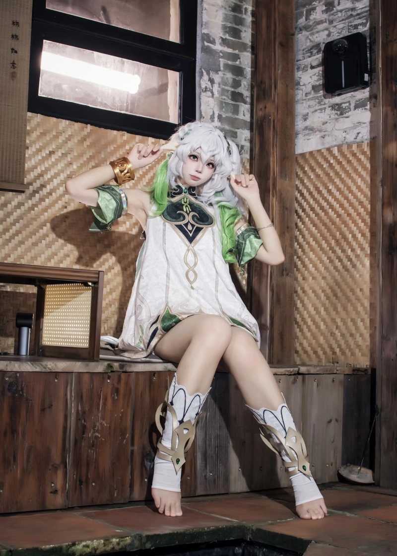 Hình Nahida cosplay mang vẻ tinh anh và nhẹ nhàng