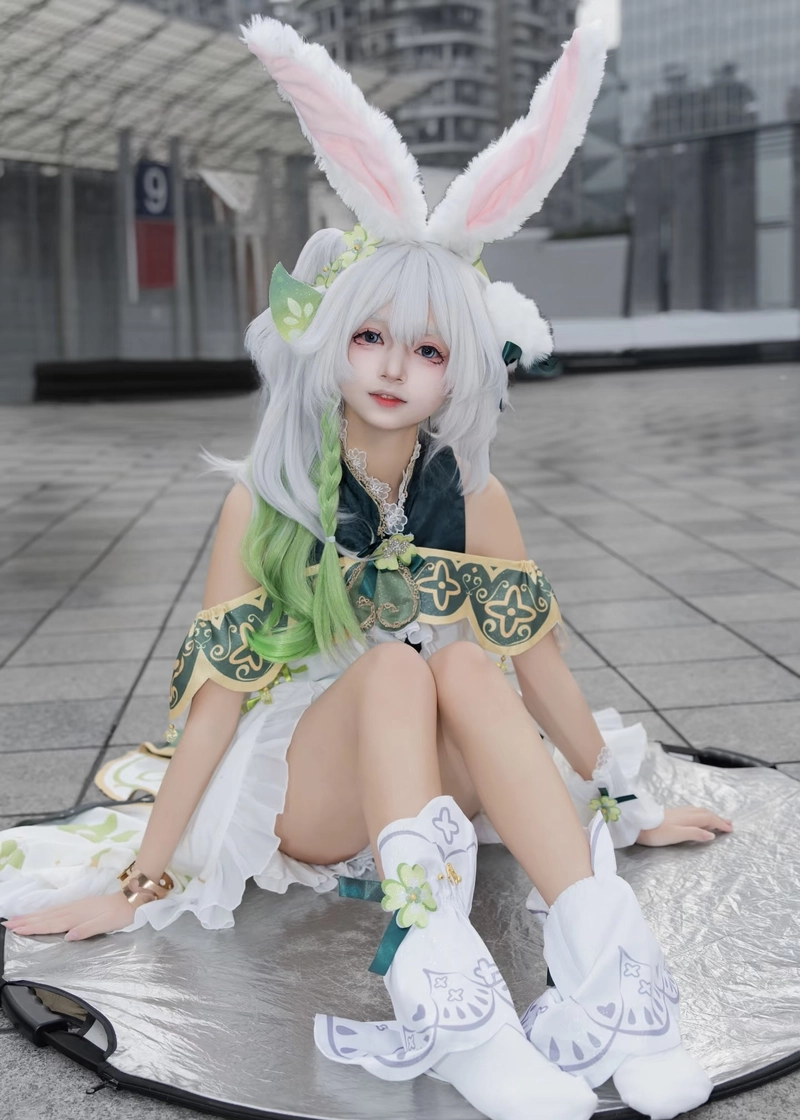 Hình Nahida cosplay thể hiện vẻ ngoài nhẹ nhàng thanh thoát