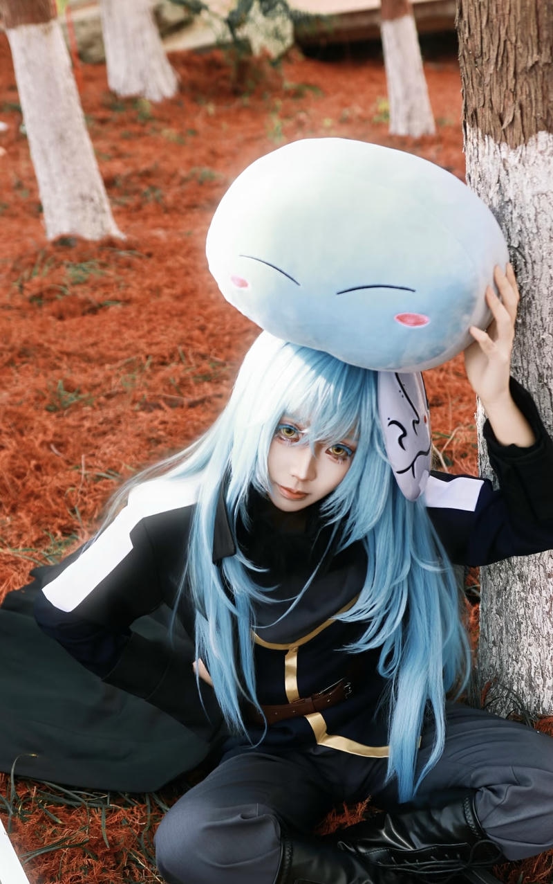Hình Rimuru cosplay cùng vẻ nhanh nhẹn năng động