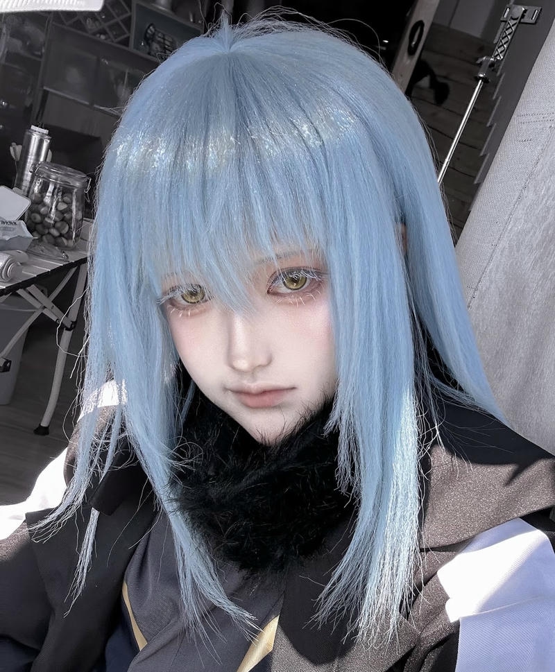 Hình Rimuru cosplay mang vẻ linh hoạt năng động