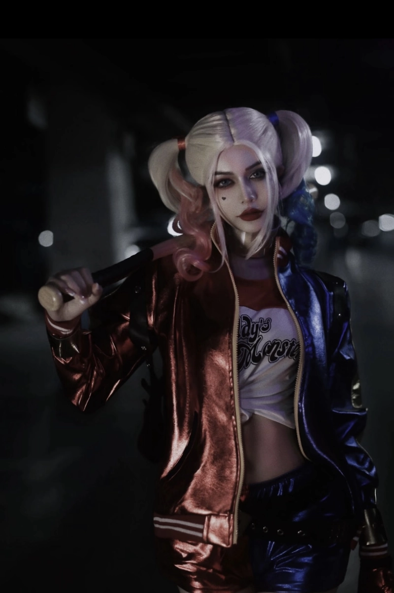 Hình ảnh Harley Quinn cosplay đầy màu sắc