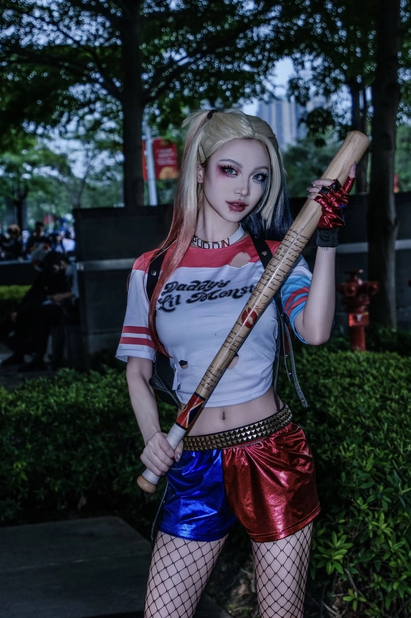Hình ảnh Harley Quinn cosplay thần thái ấn tượng