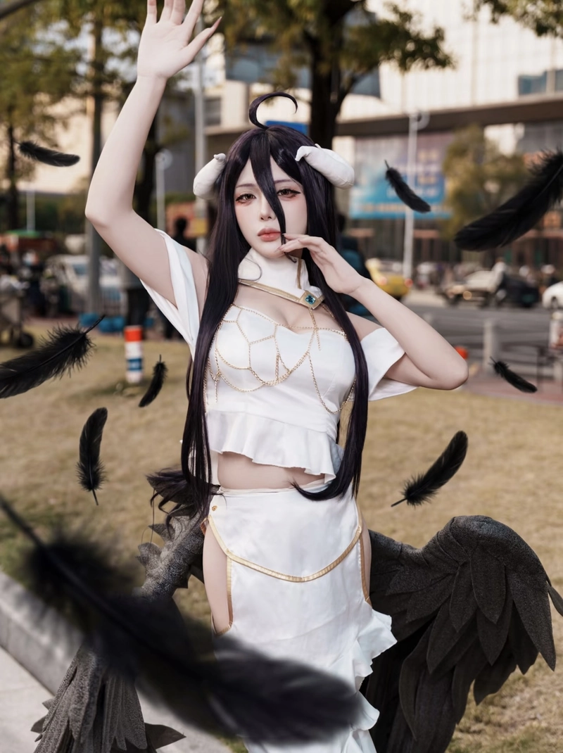 Hình ảnh cosplay albedo phong cách quyến rũ nhẹ nhàng