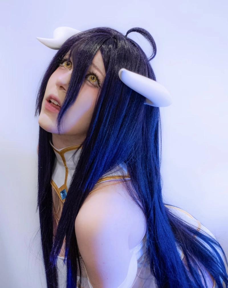 Hình ảnh cosplay albedo thần thái lạnh lùng ấn tượng