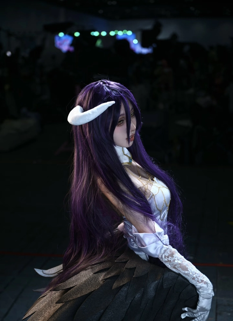 Hình ảnh cosplay albedo với trang phục tinh xảo