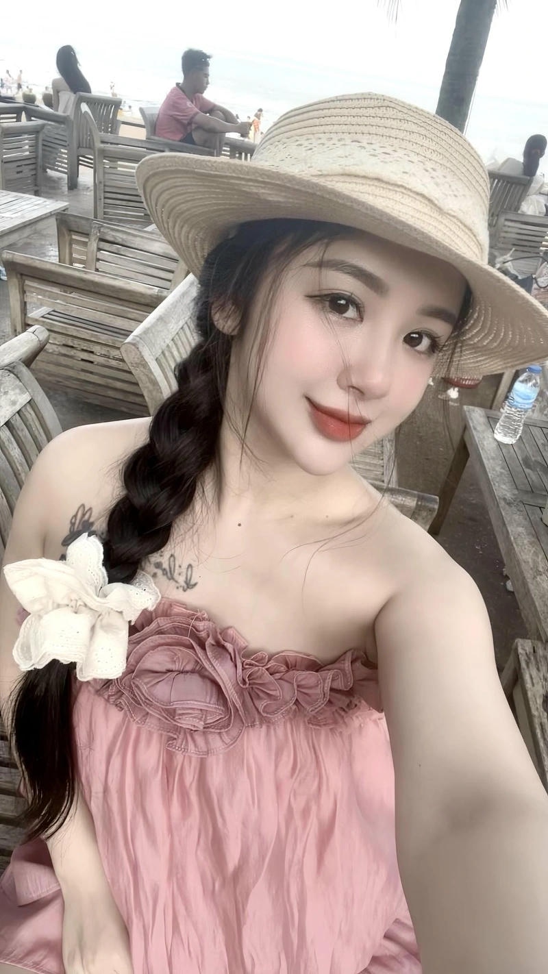 Hình ảnh gái xinh 2k3 với nụ cười rạng rỡ cuốn hút