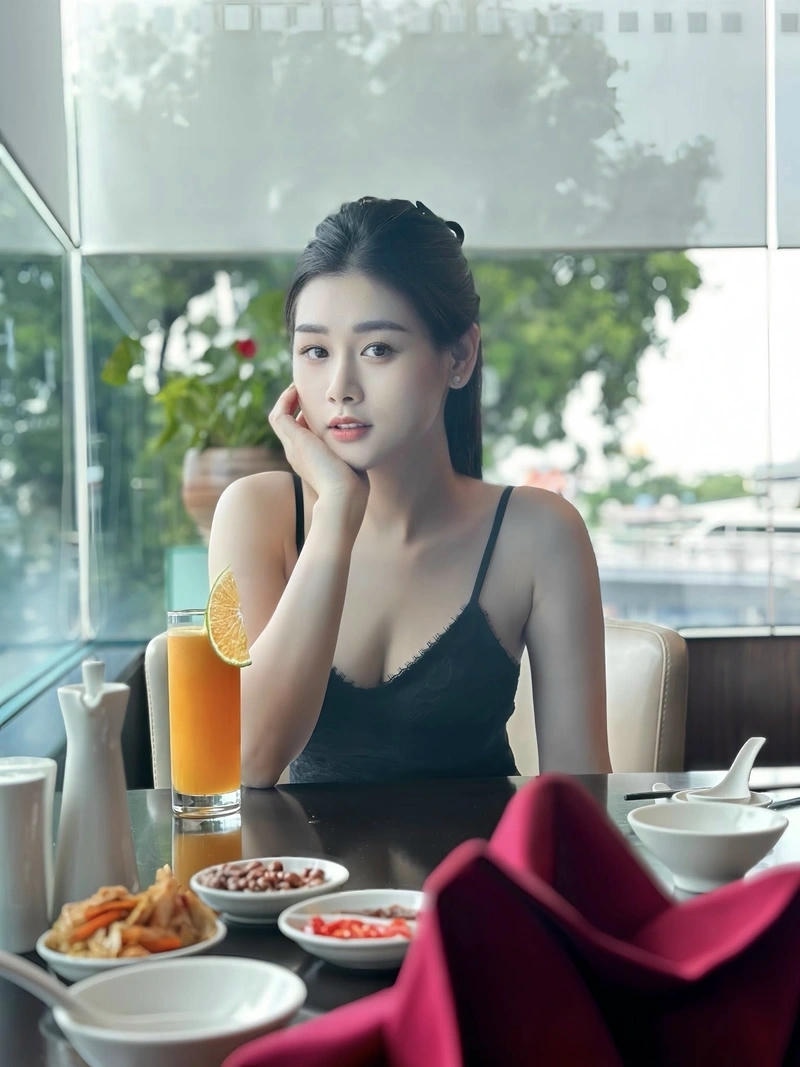 Hình ảnh gái xinh 2k3 với thần thái tự tin cuốn hút