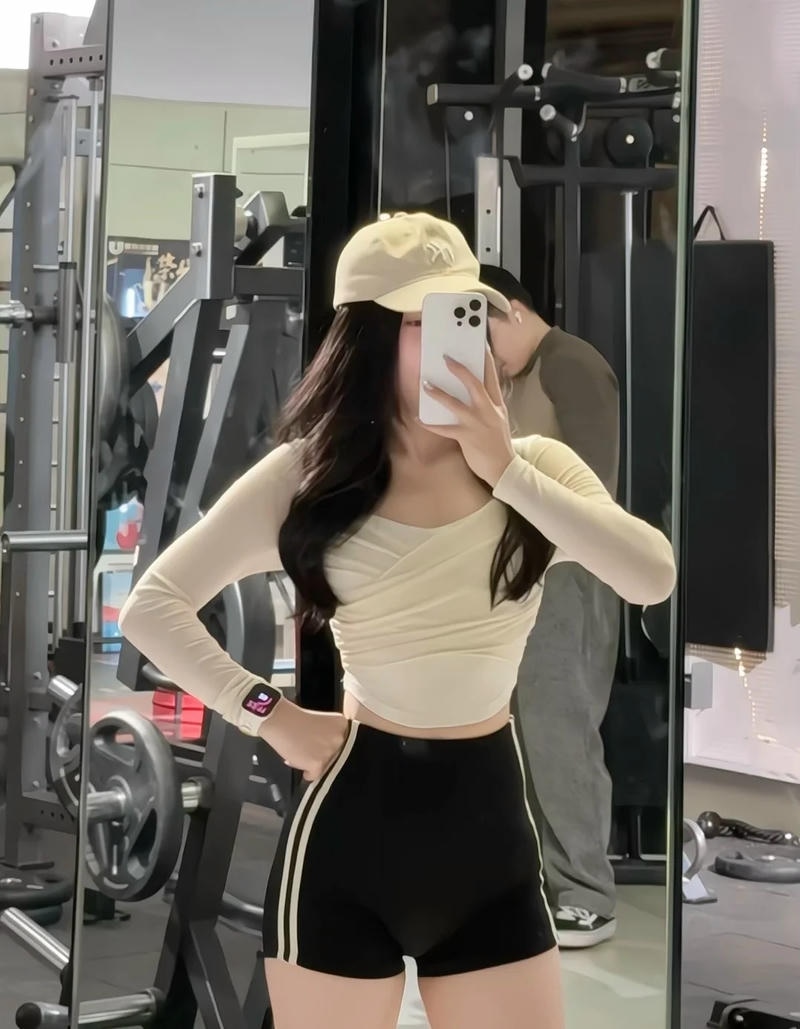 Hình ảnh gái xinh tập gym với thần thái tự tin cuốn hút