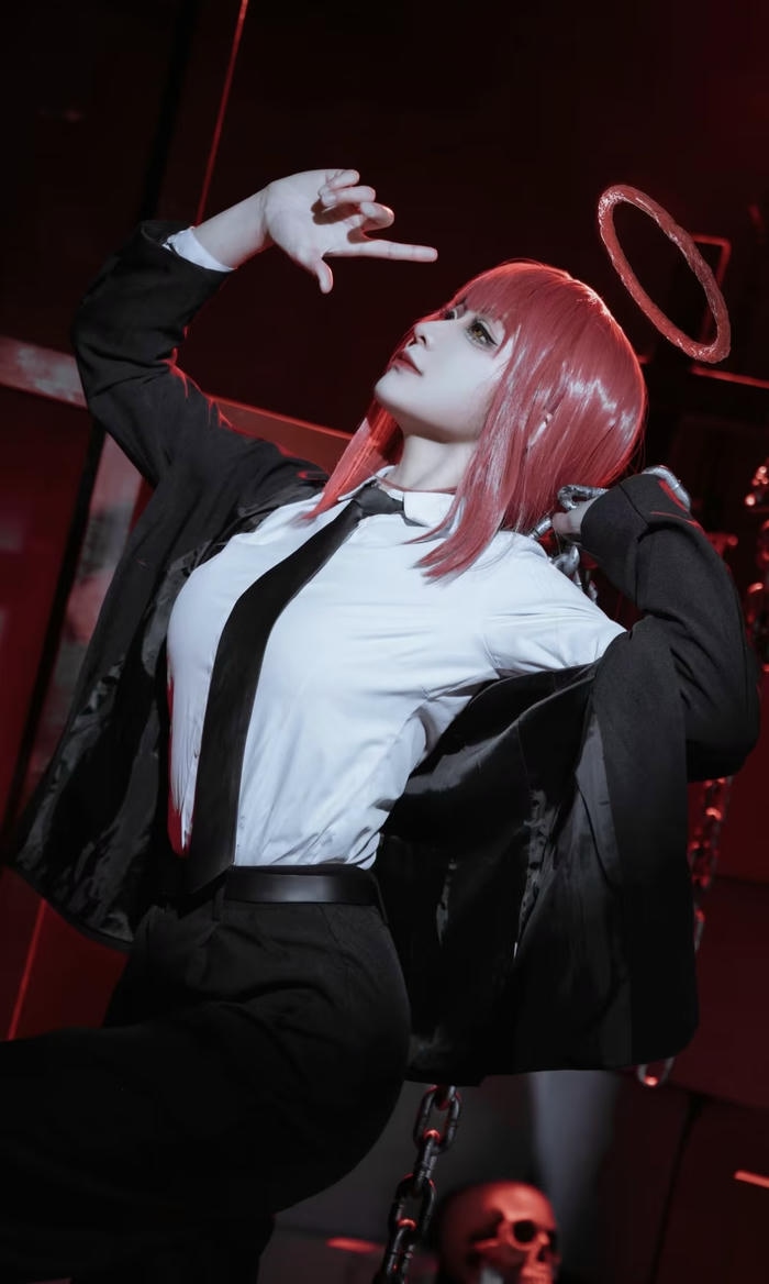 Hình ảnh makima cosplay cho thấy chiều sâu tâm lý