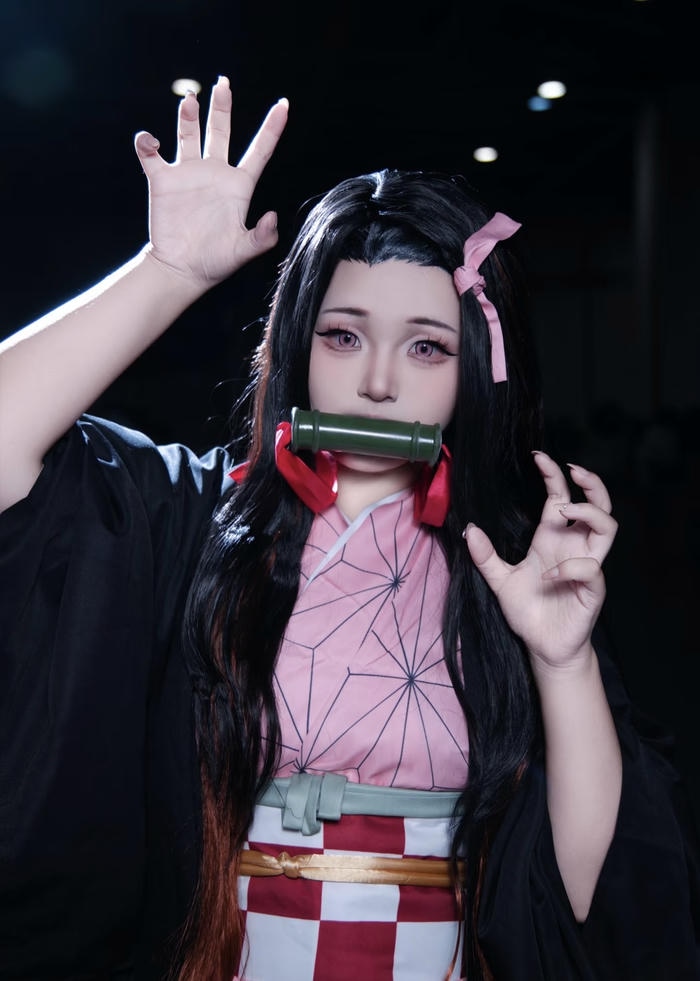 Hình ảnh nezuko cosplay gợi cảm xúc hiền hòa kéo dài