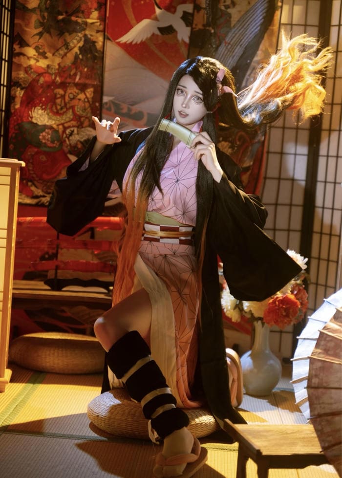 Hình ảnh nezuko cosplay thể hiện cảm xúc ấm áp