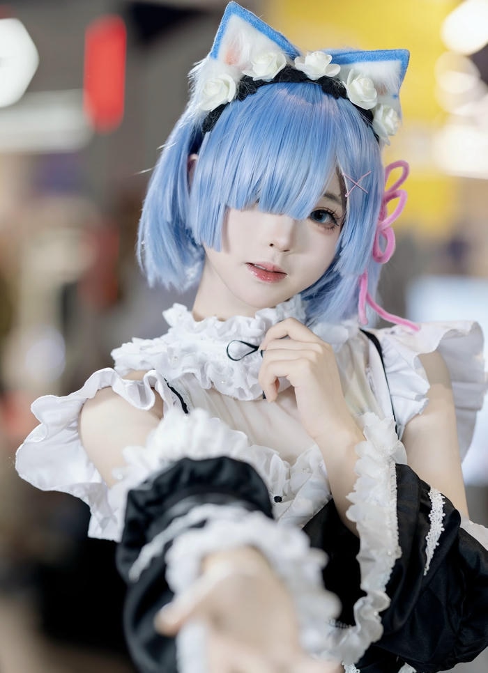 Hình ảnh rem cosplay gợi cảm giác trong trẻo dễ mến
