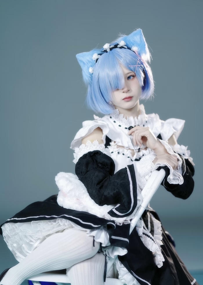 Hình ảnh rem cosplay gợi sự gần gũi tự nhiên